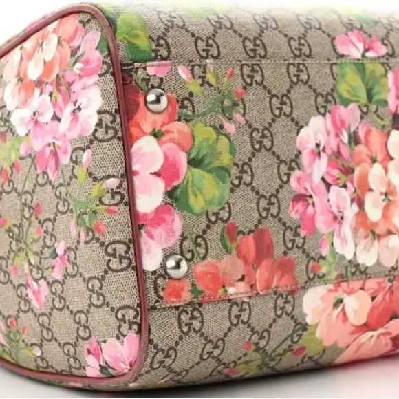 GG Supreme Monogram Blooms Medium Boston Beige Multicolor Dry Rose - Picture 4 of 8